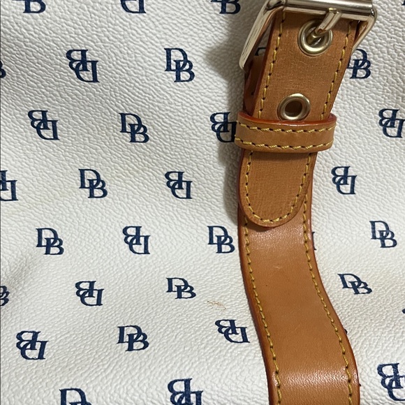 Dooney & Bourke White and Brown Logo satchel - Picture 5 of 15